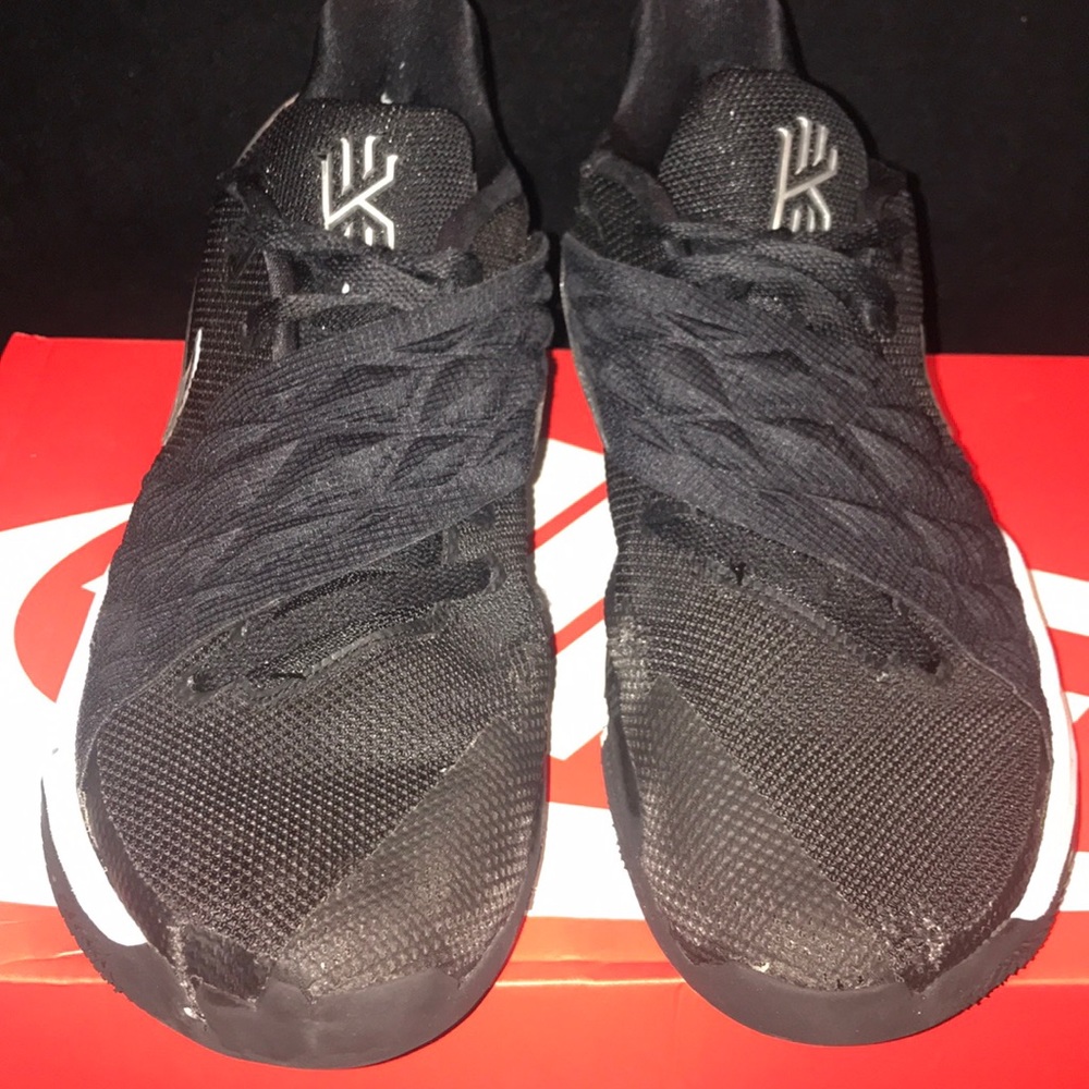 Kyrie Irving low 1’s 10.5 Black & silver swoosh - Picture 6 of 14